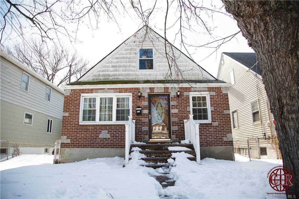 538 W Valley Stream Boulevard - Photo 1
