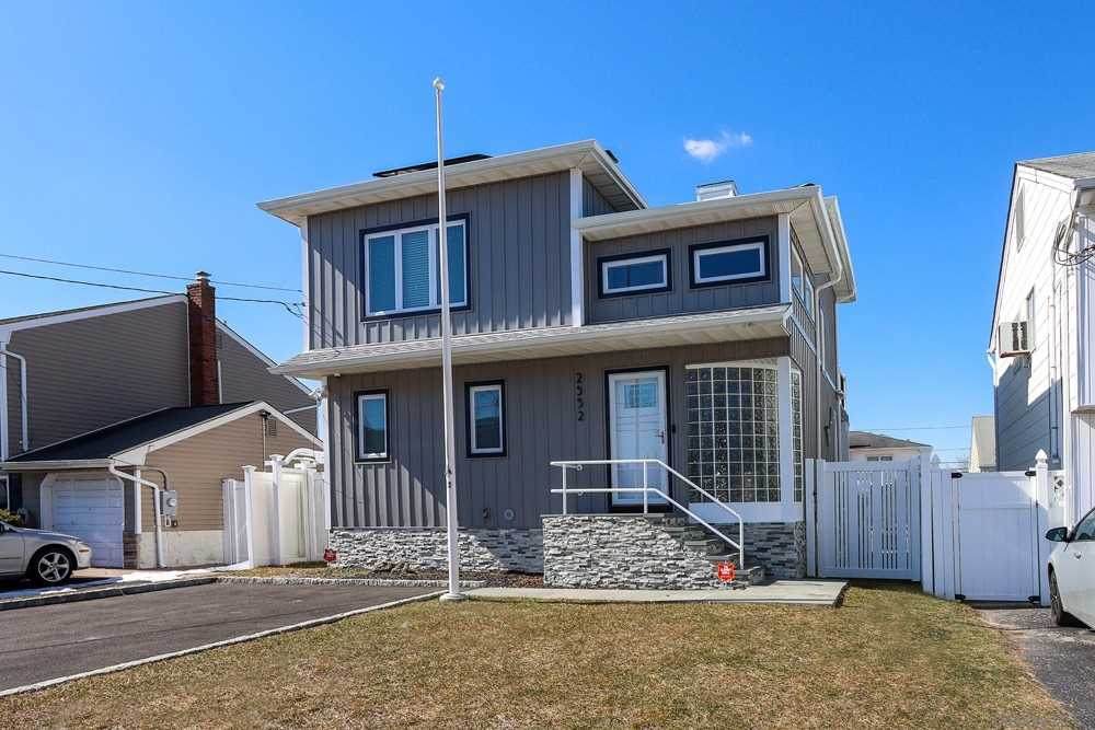 2552 Neptune Avenue - Photo 1
