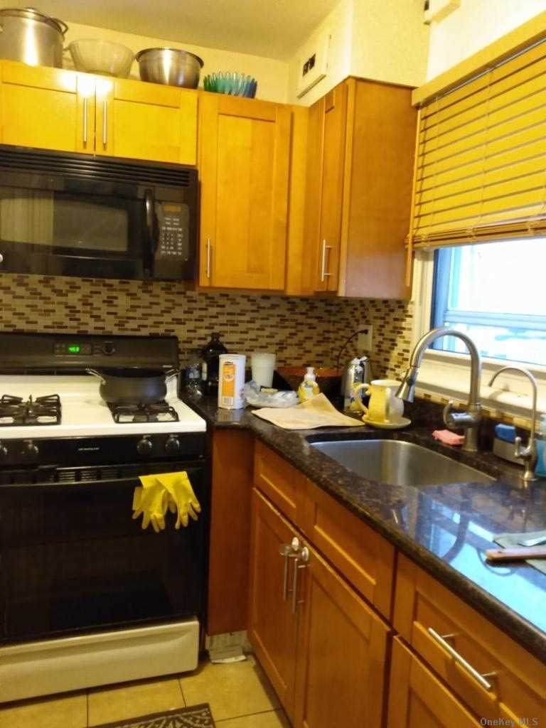 80-15 Main Street - Photo 1