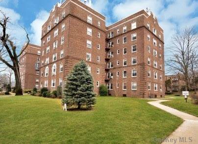 175-06 Devonshire Road - Photo 1