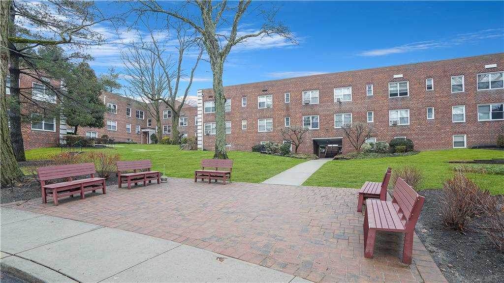 27 Edwards St - Photo 1