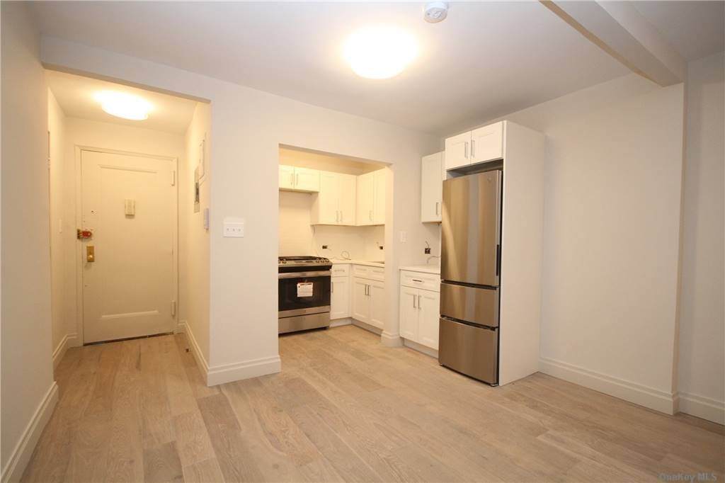 83-60 Vietor Avenue - Photo 1
