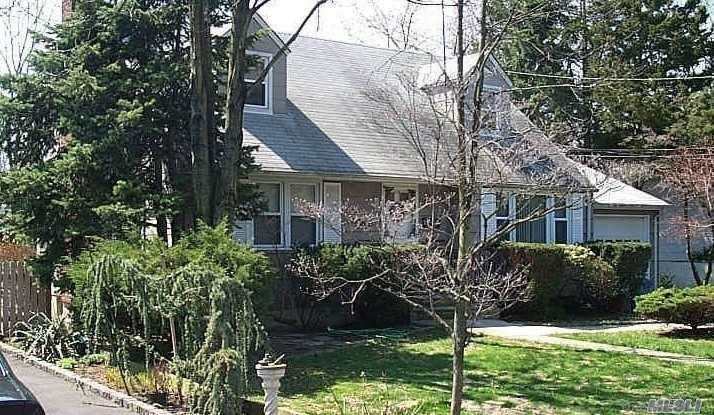 15 Searingtown Avenue - Photo 1