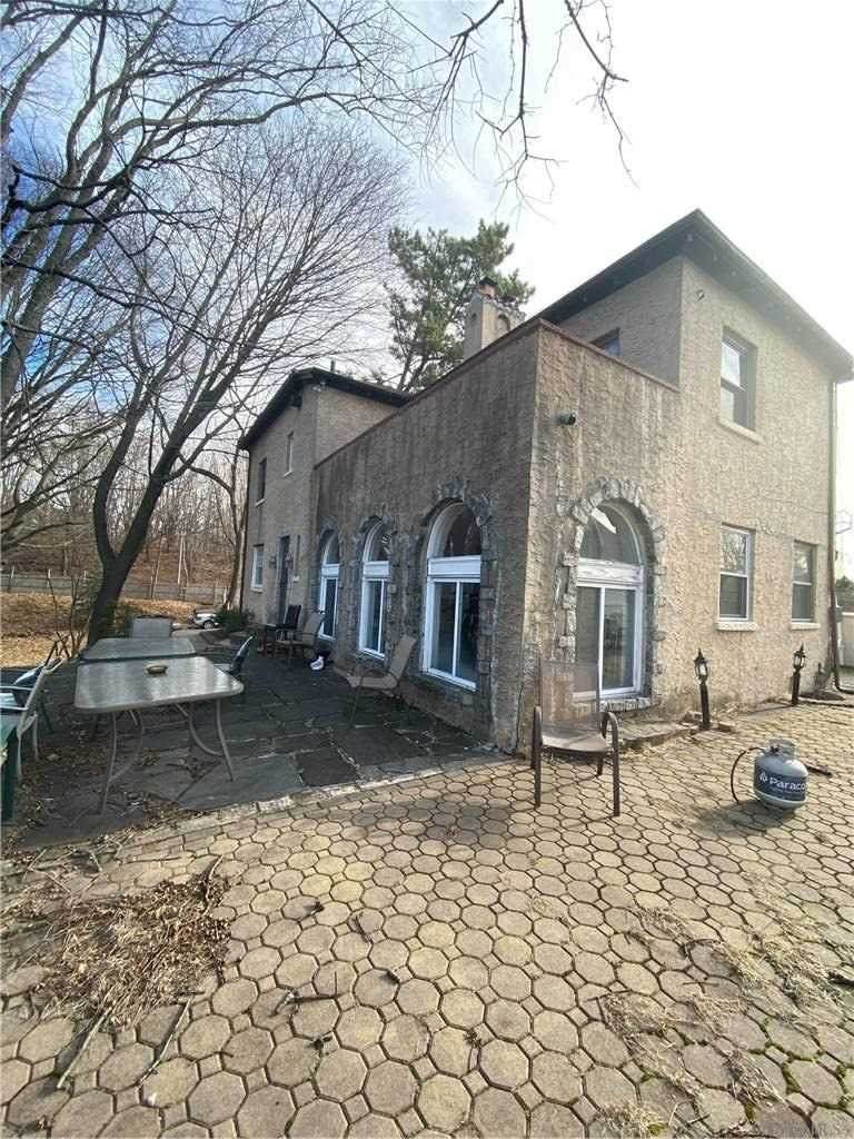 10 Manorville Court - Photo 1
