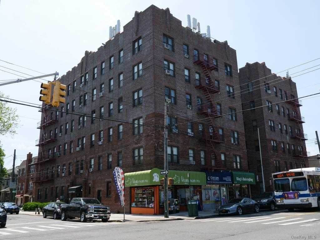 46-20 Broadway - Photo 1