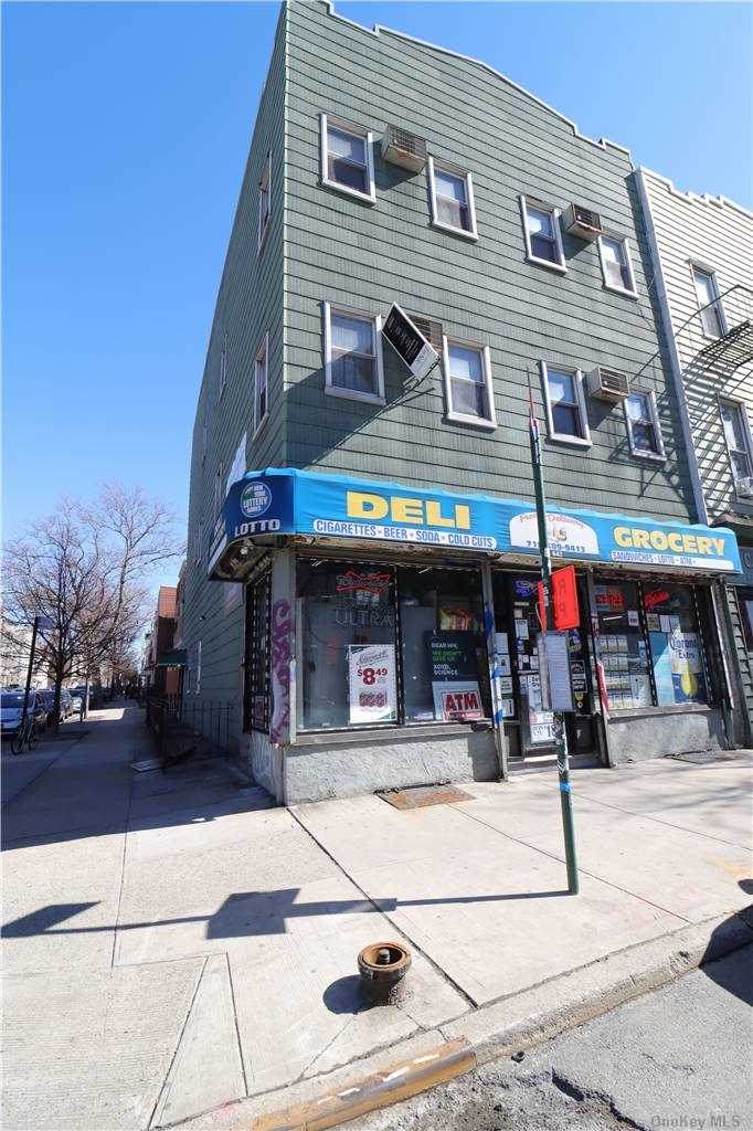 642 Lorimer Street - Photo 1