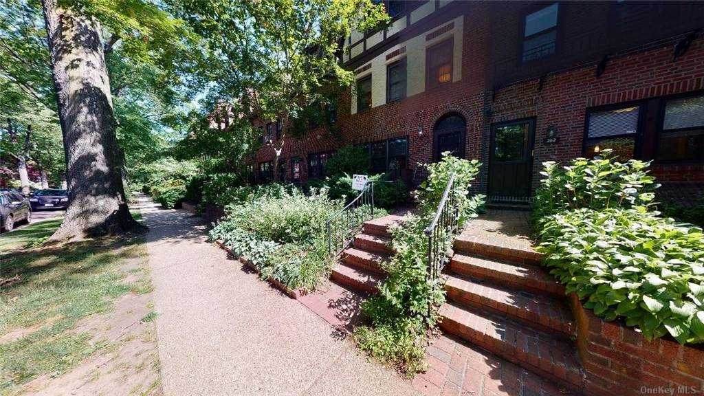 282 Burns Street - Photo 1