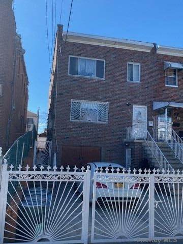 818 222 Street - Photo 1