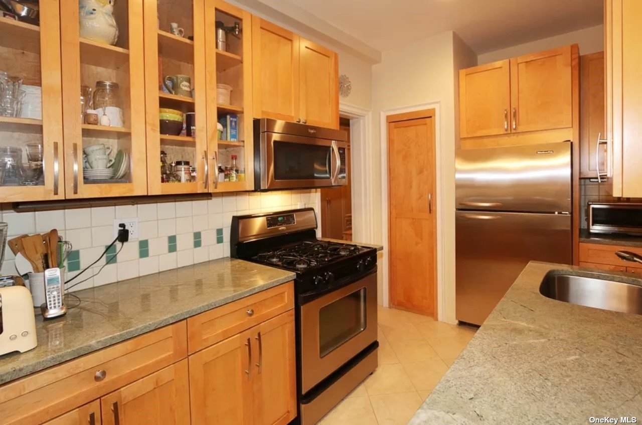 8 Barstow Rd - Photo 1