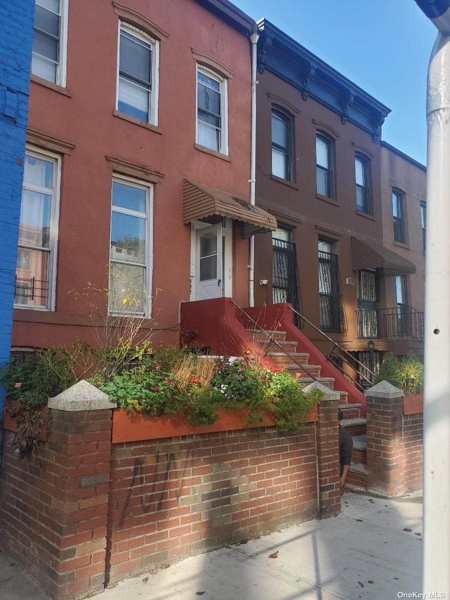 132 Ryerson Street - Photo 1