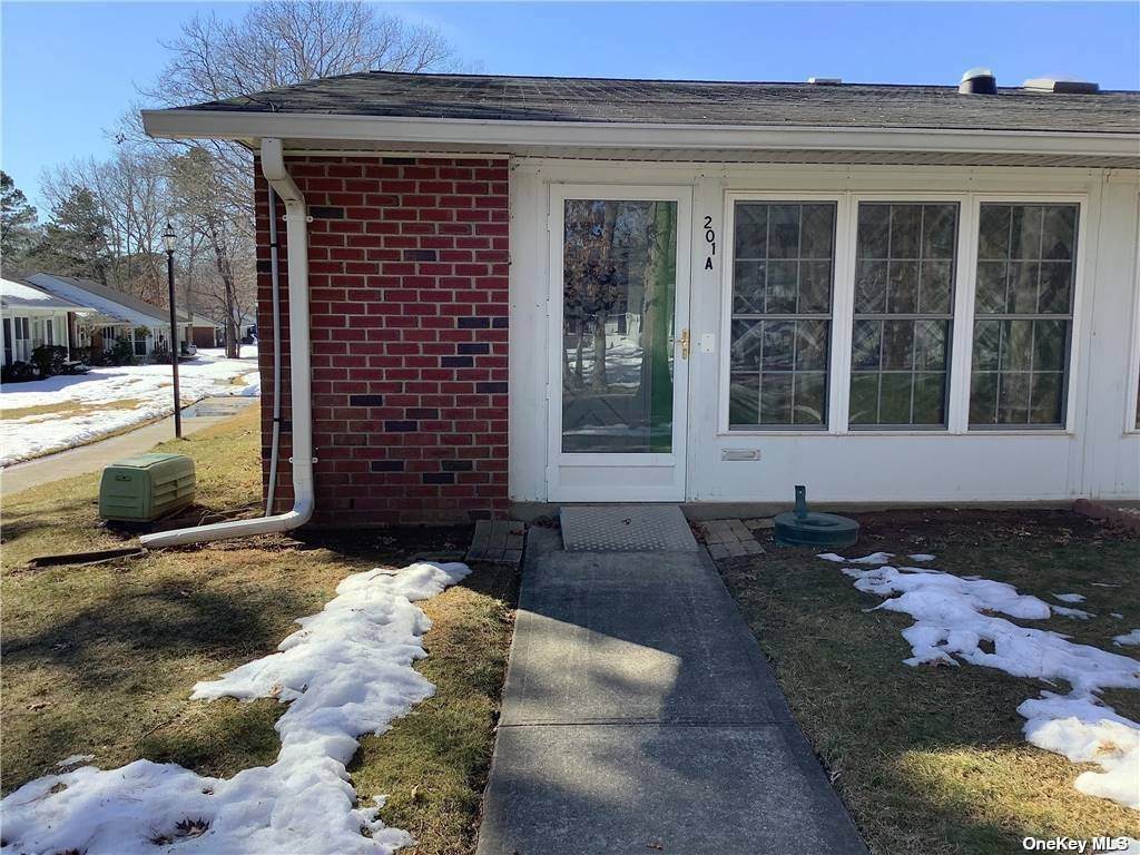 201 Newcastle Court - Photo 1