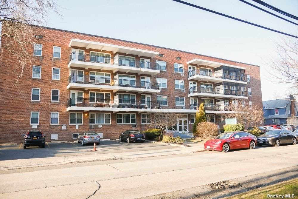100 Randall Ave - Photo 1