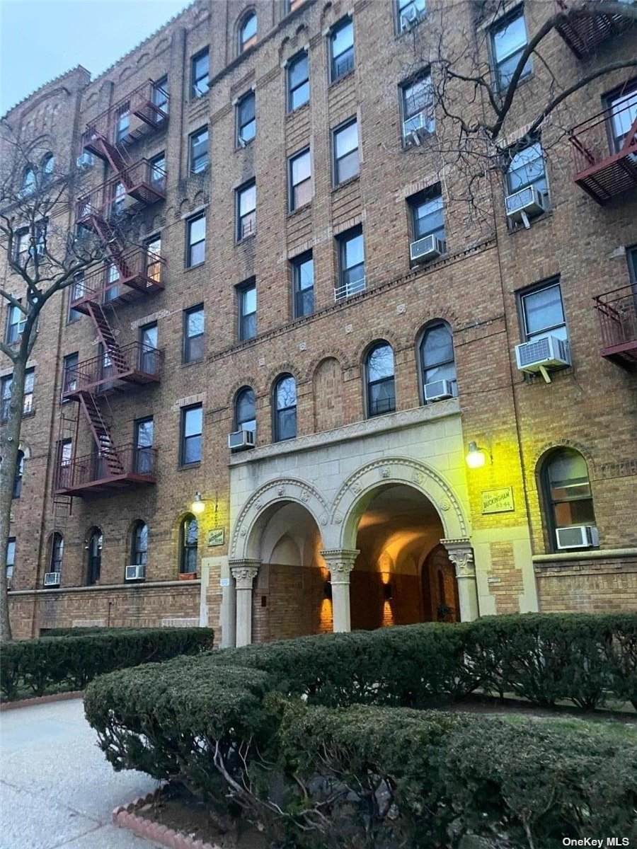 83-44 Lefferts Boulevard - Photo 1