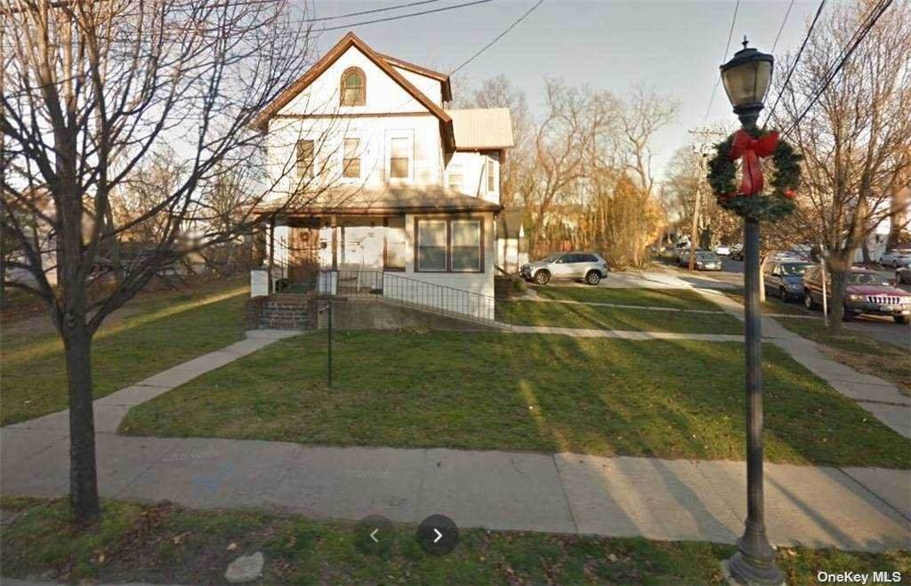 240 Wellwood Avenue - Photo 1