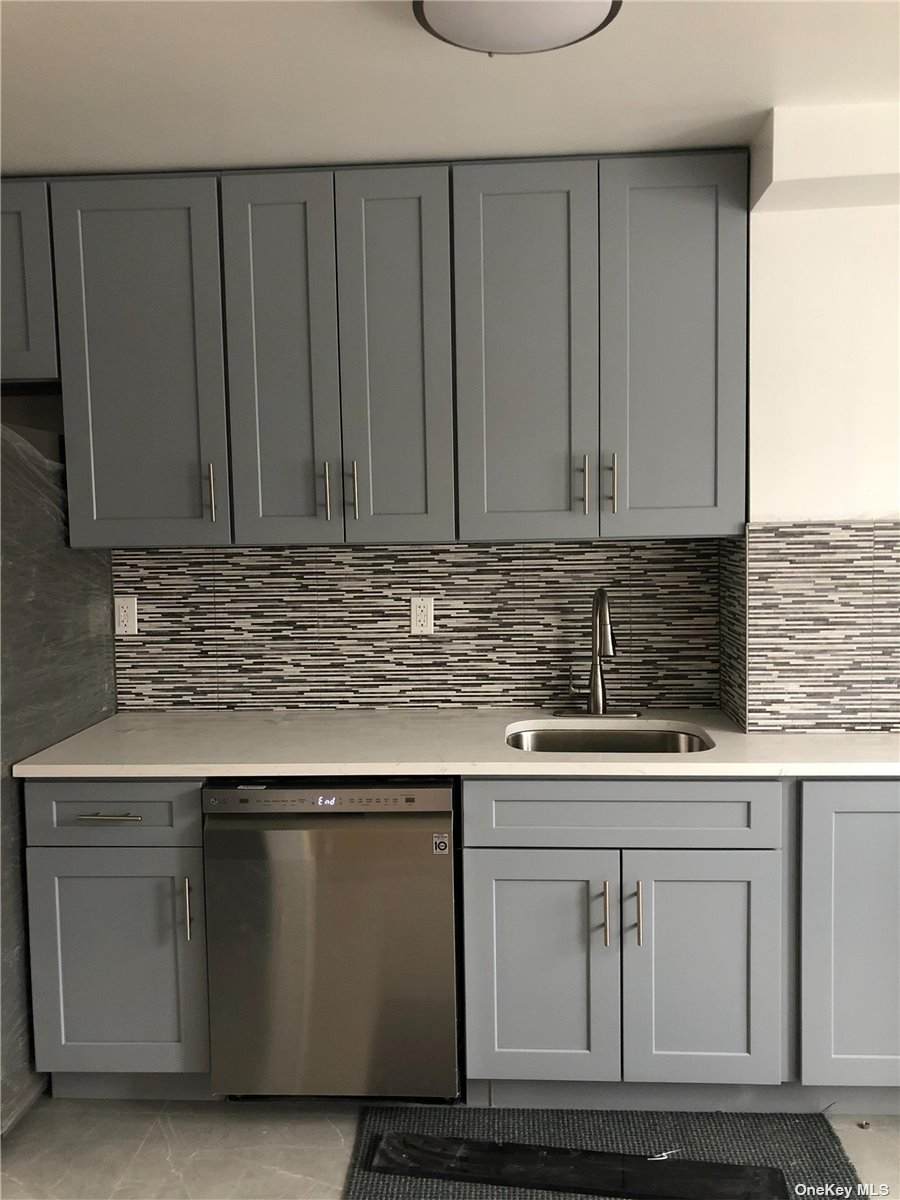 255-27 Williston Avenue - Photo 1