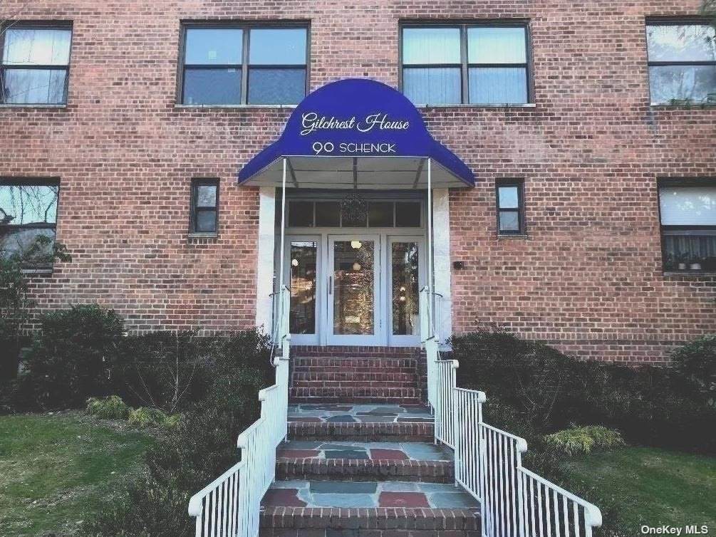 90 Schenck Avenue - Photo 1