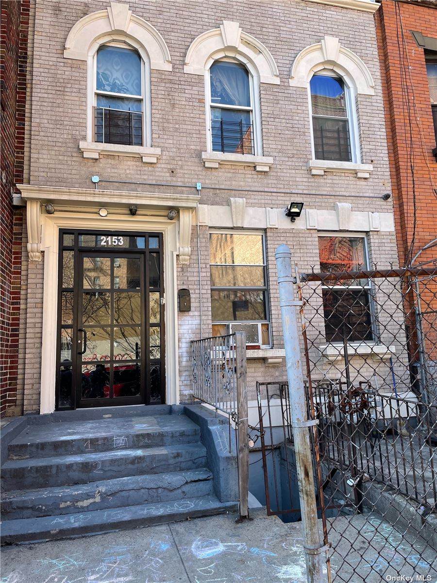 2153 Walton Avenue - Photo 1