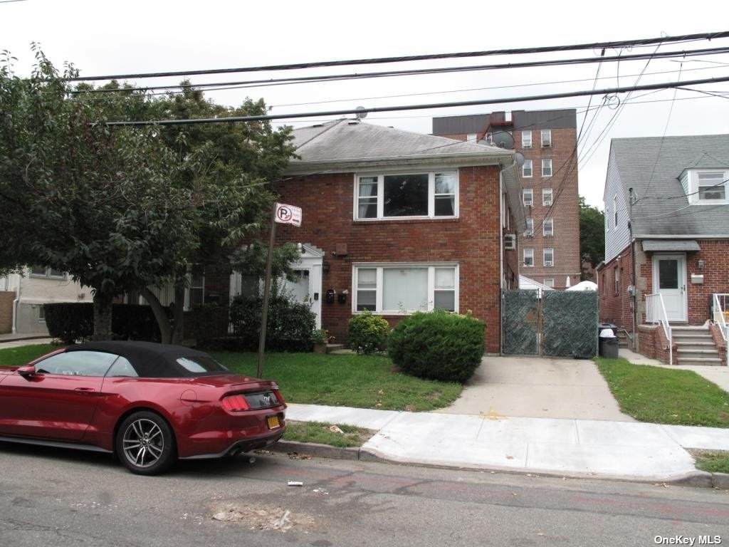 84-16 Daniels Street - Photo 1