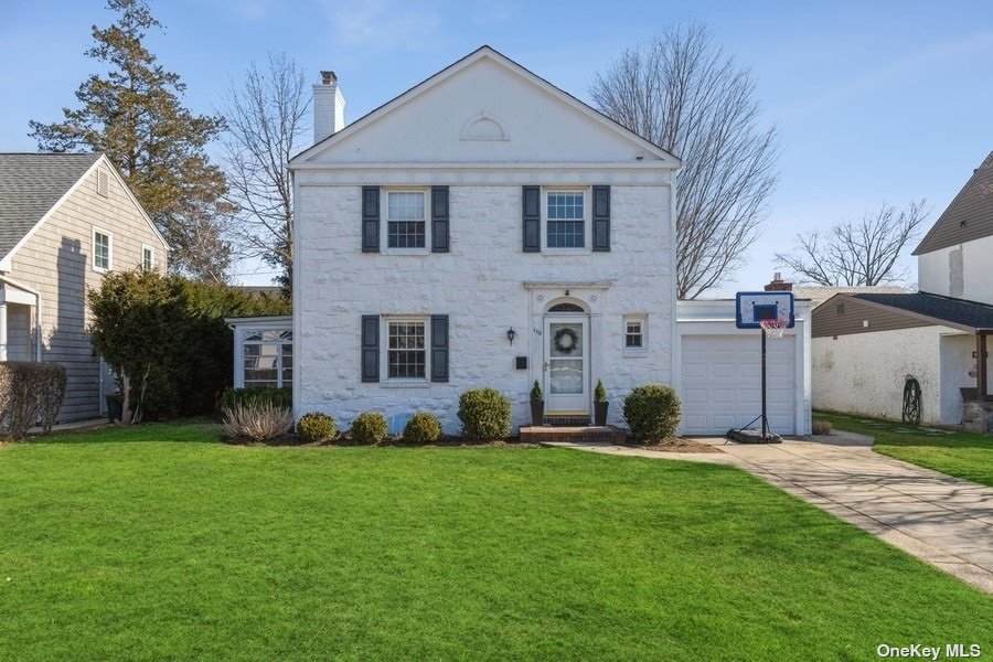 105 Huntington Road - Photo 1