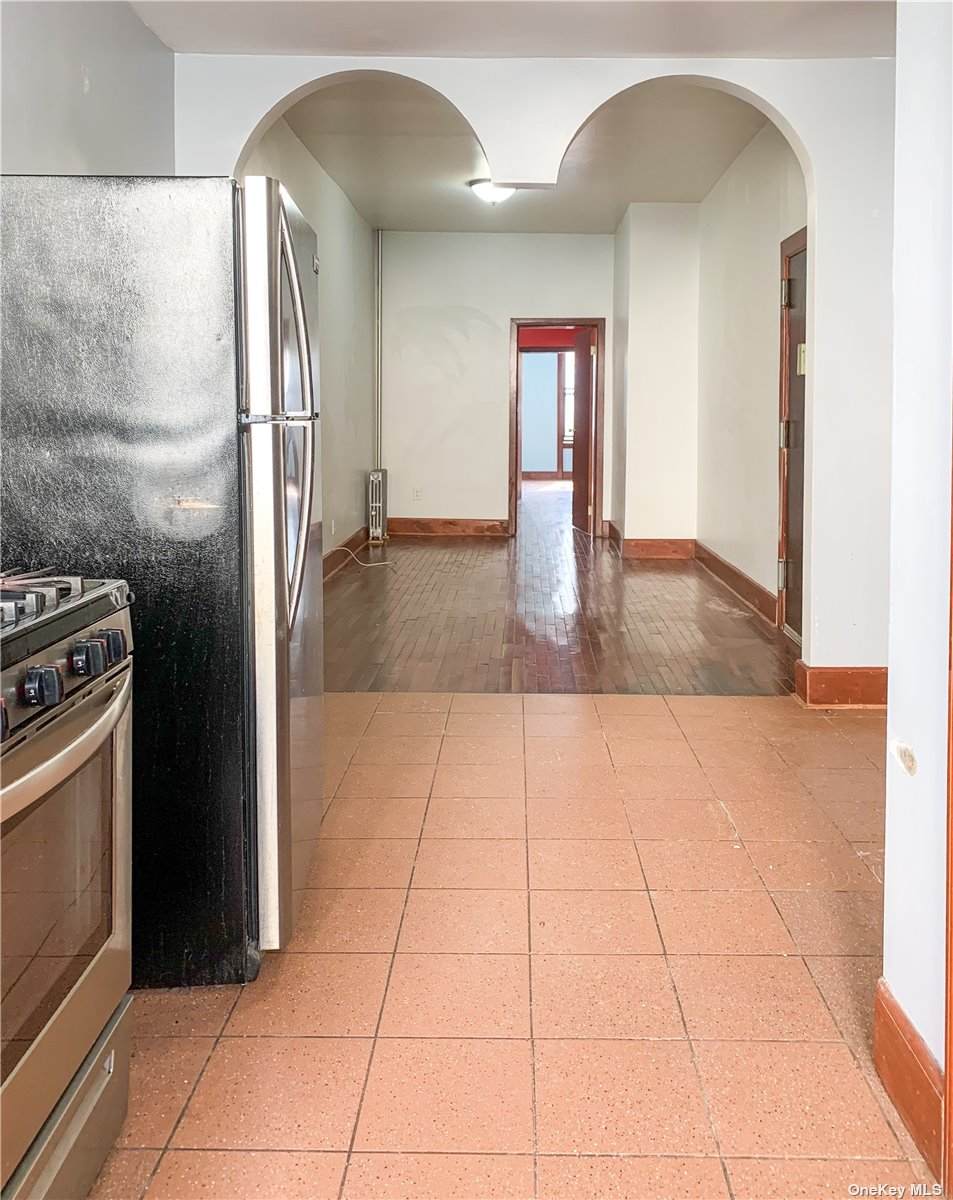181 Knickerbocker Av - Photo 1