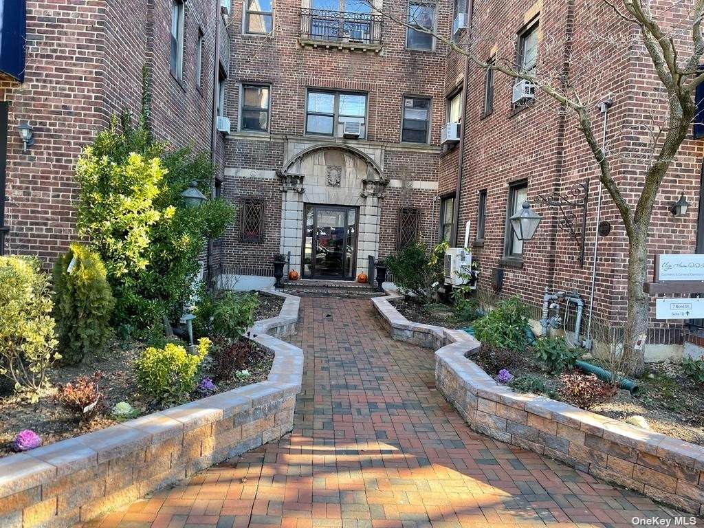 7 Bond Street - Photo 1