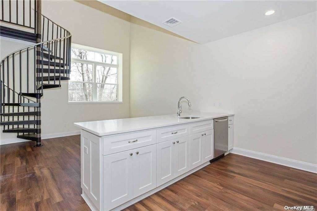 86 Tyson Avenue - Photo 1