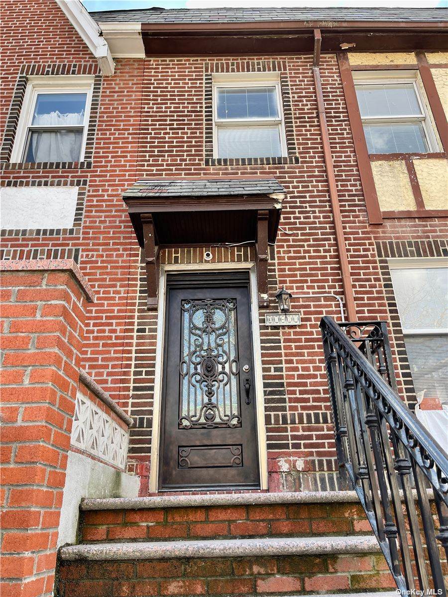 66-28 Saunders Street - Photo 1