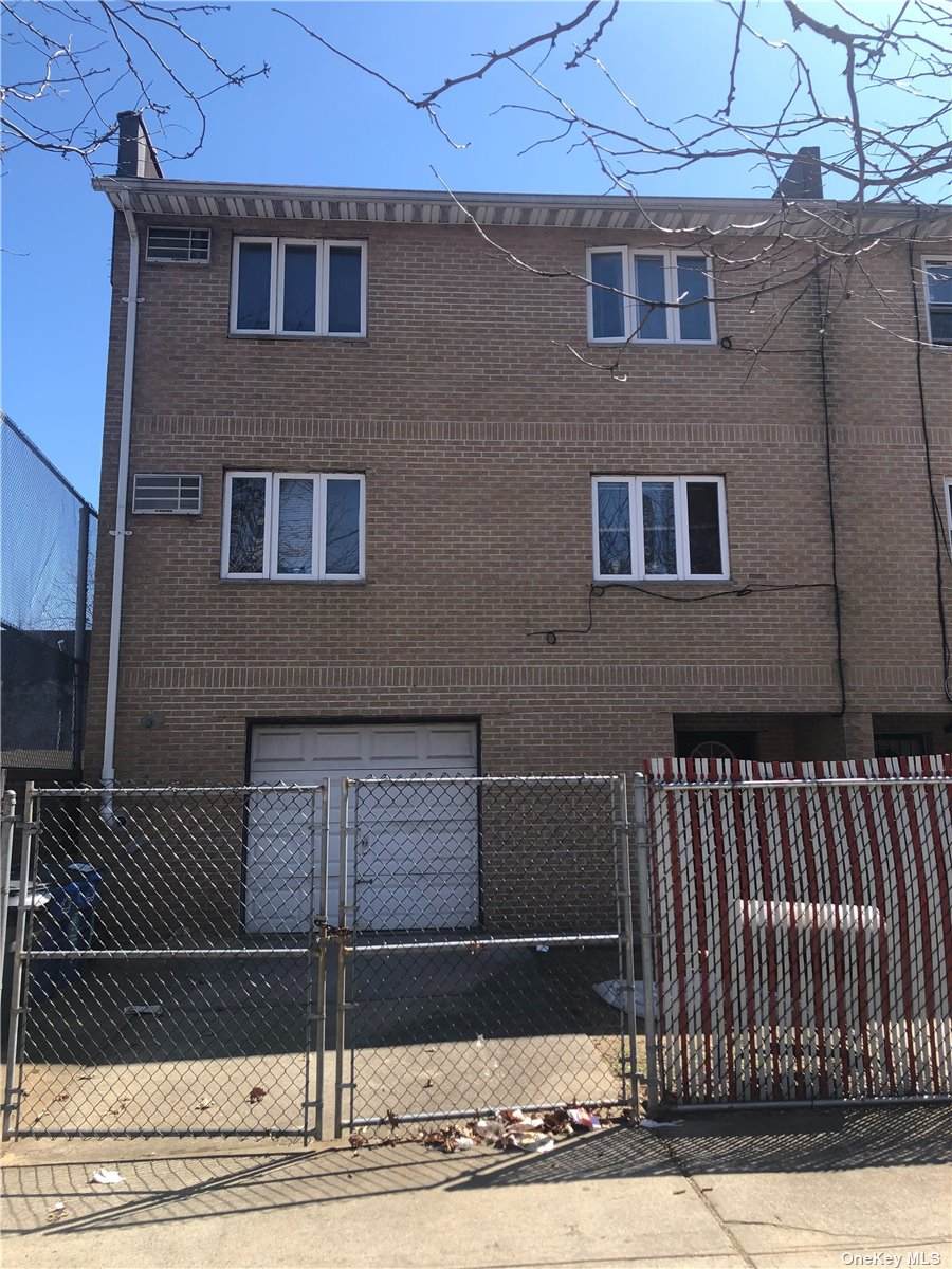 62 Woodbine Street - Photo 1