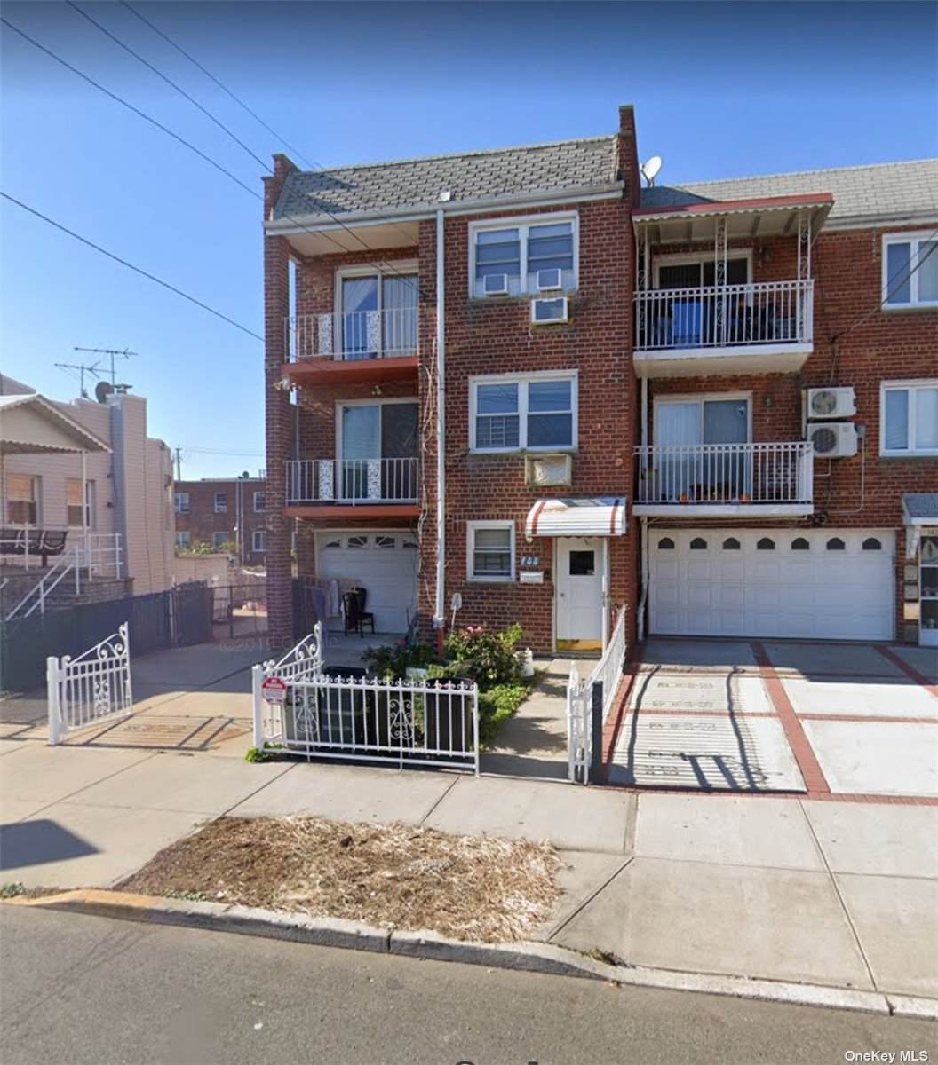 144 27 Ave - Photo 1