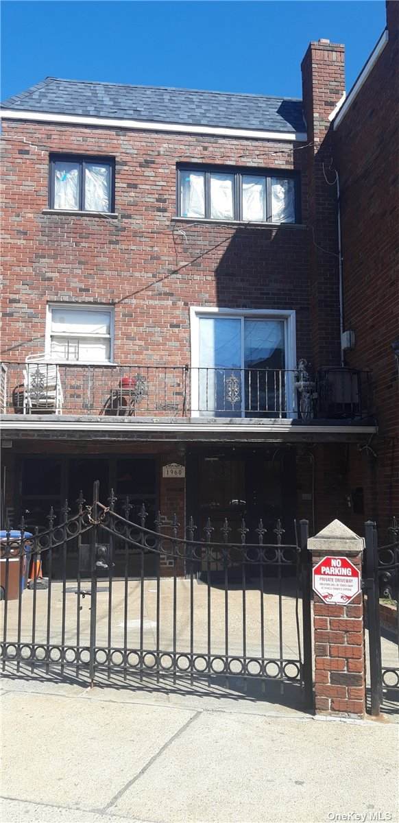 1960 Bronxdale Avenue - Photo 1