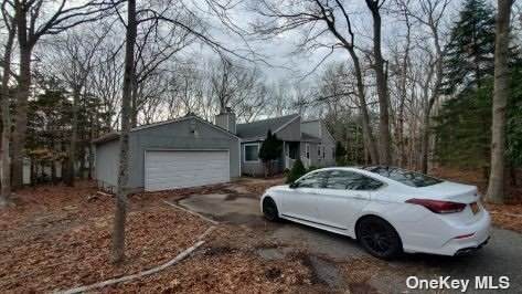 19 Montauk Boulevard - Photo 1