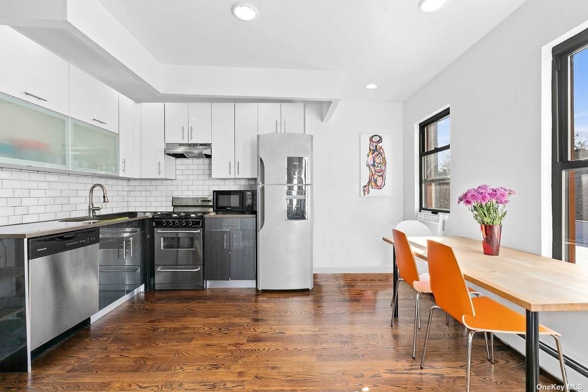 120 Ralph Avenue - Photo 1
