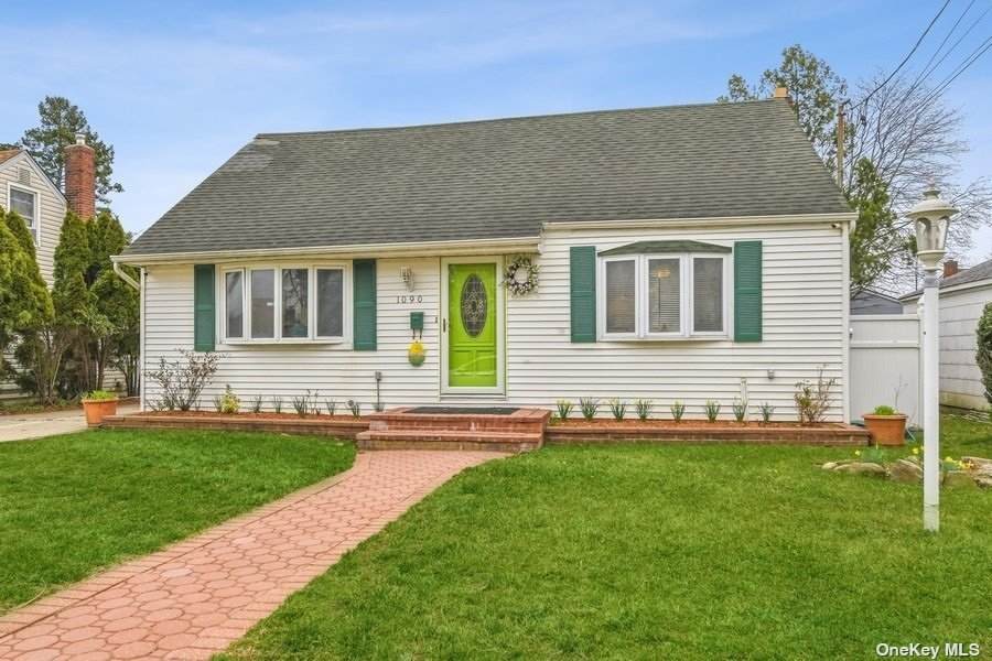 1090 Myron Street - Photo 1