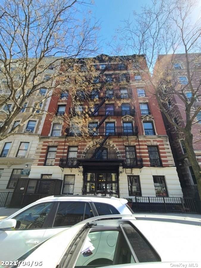 1867 7th Avenue - Photo 1