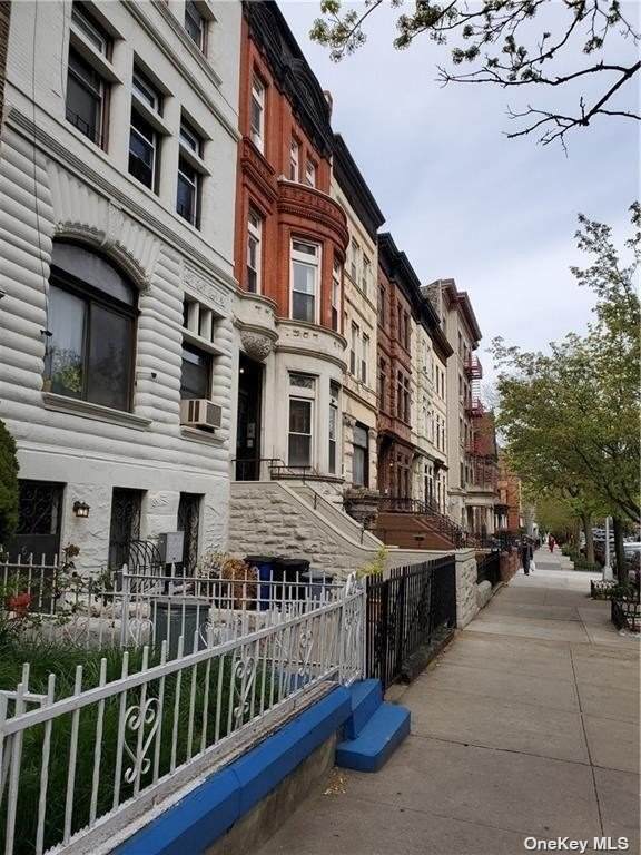 643 Saint Marks Avenue - Photo 1