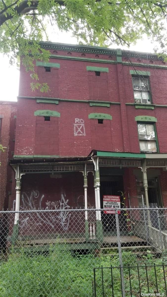 28 130th Street - Photo 1