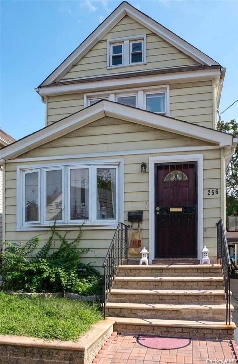 256 Bedford Ave - Photo 1