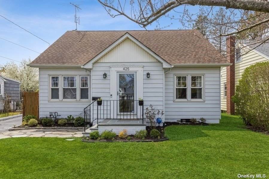 425 Sweezy Avenue - Photo 1