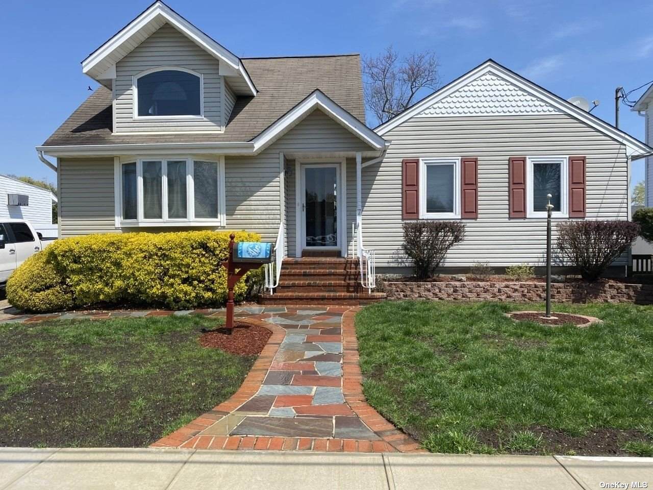 7 Tappan Avenue - Photo 1