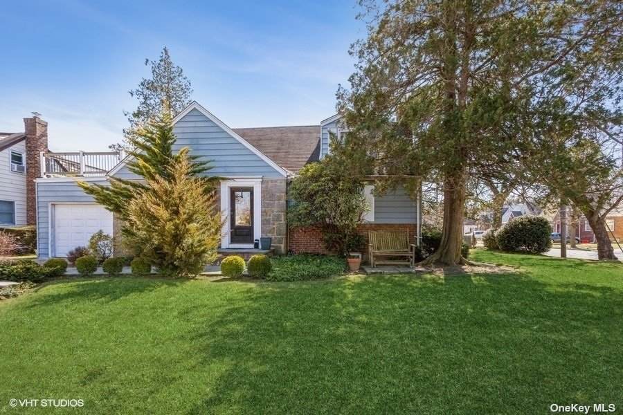 272 Walton Street - Photo 1