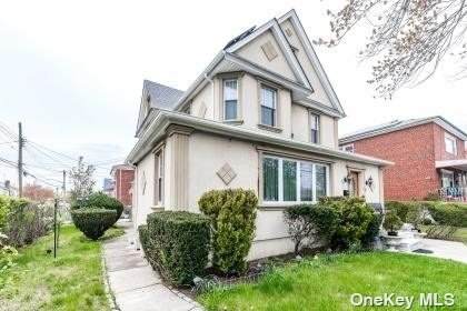 246-18 139th Avenue - Photo 1