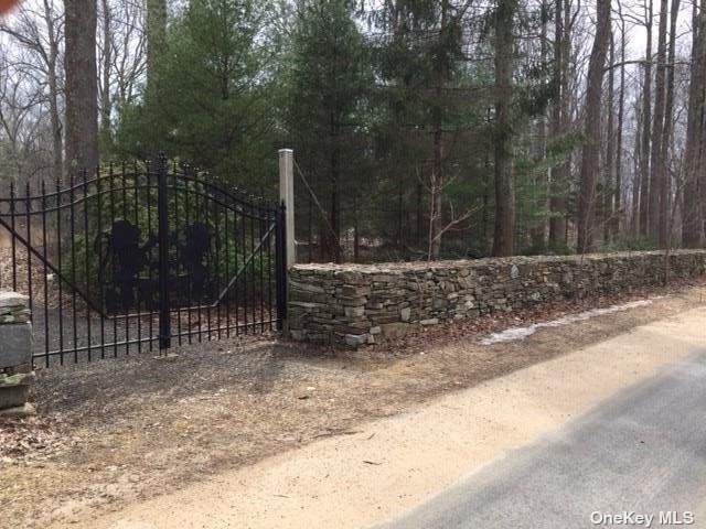 20 Hemlock Drive - Photo 1