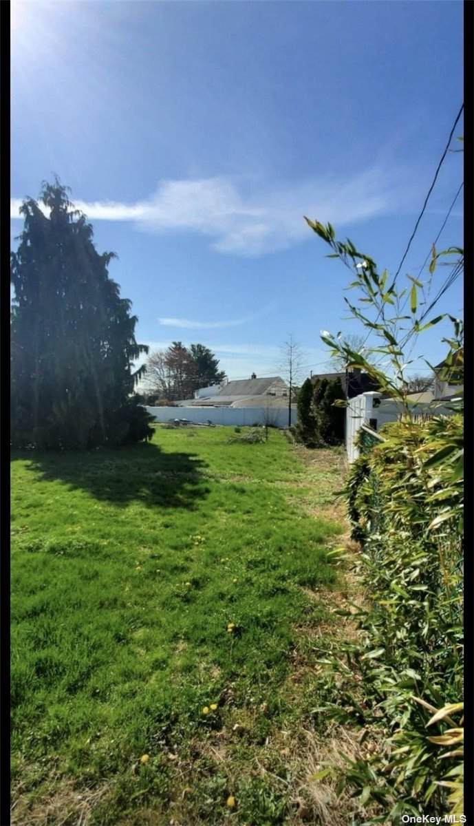 315 Jerusalem Avenue - Photo 1