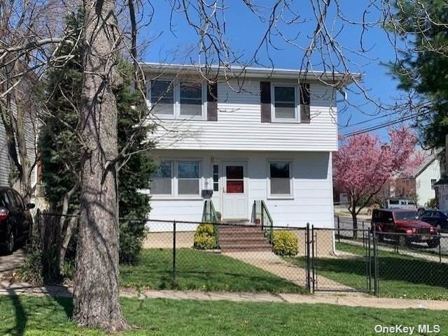 219 Manorhaven Boulevard - Photo 1
