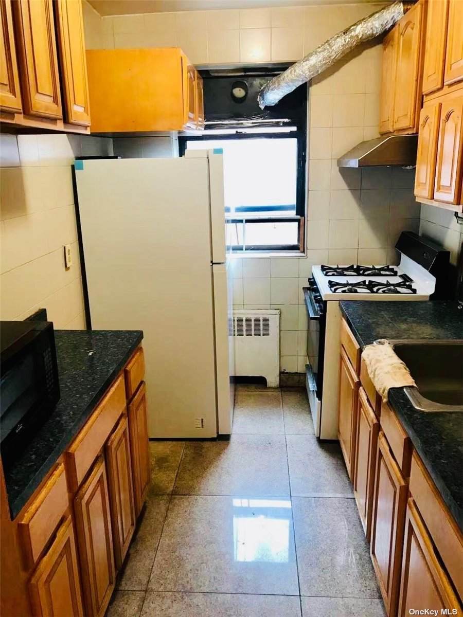 44-16 Macnish Avenue - Photo 1
