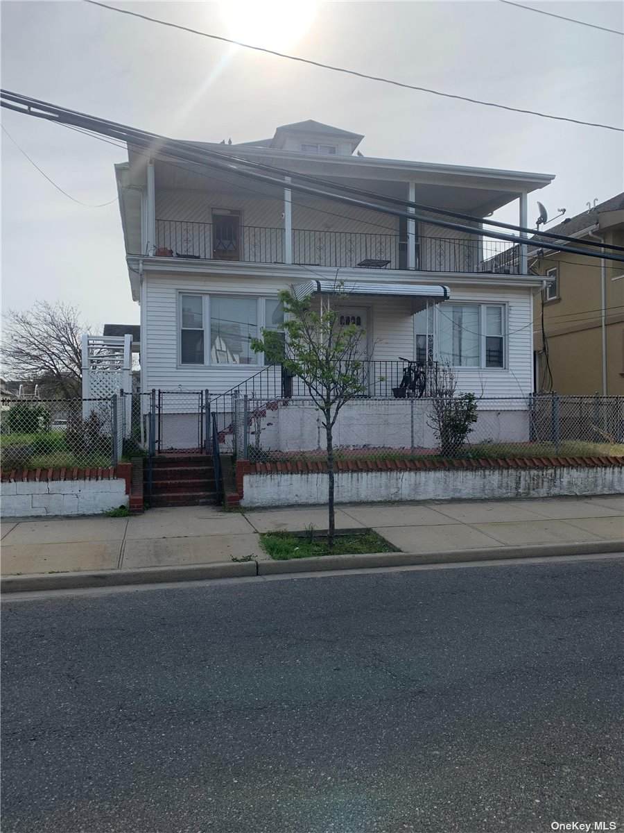 418 Laurelton Boulevard - Photo 1