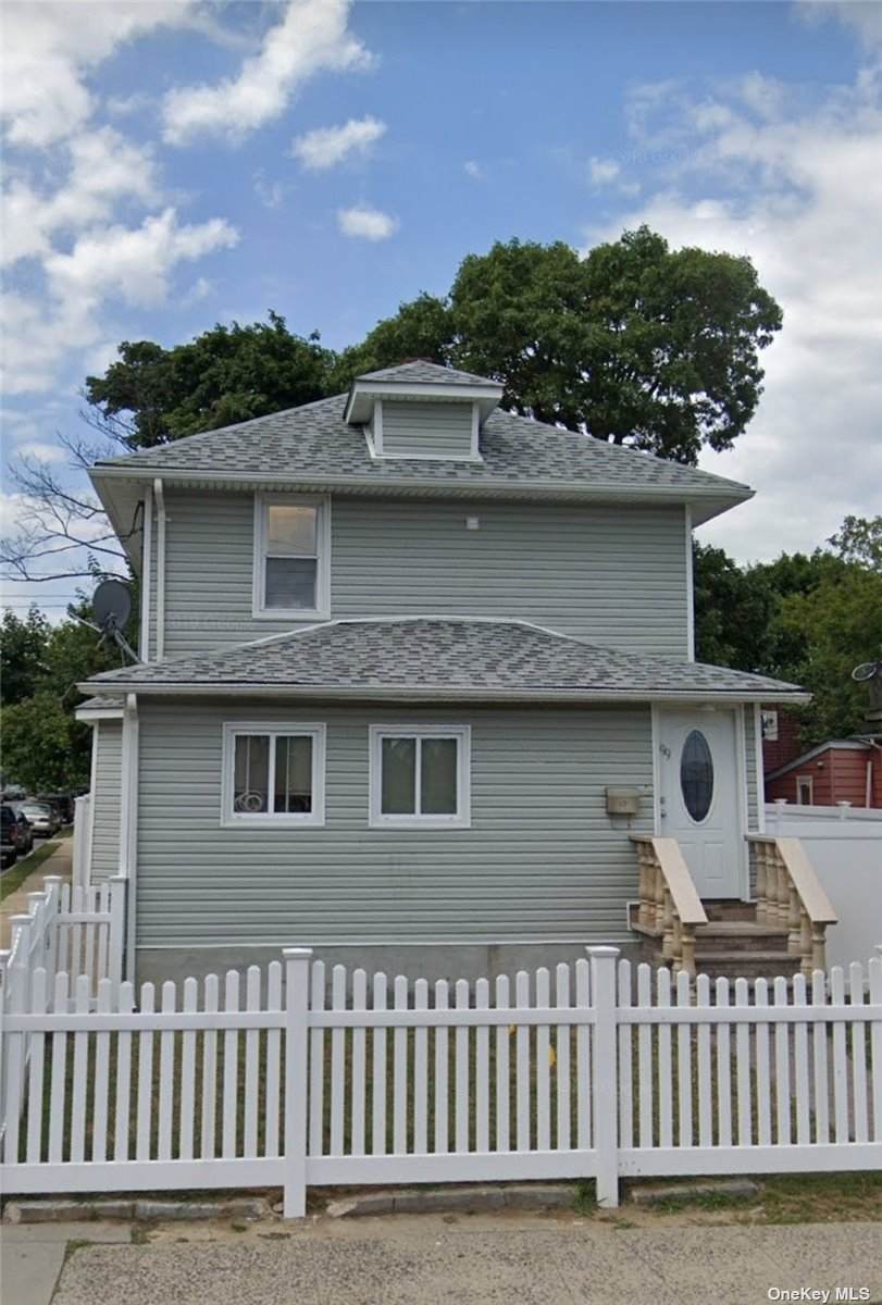 199 Doughty Boulevard - Photo 1