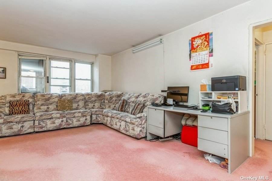 138-10 Franklin Ave - Photo 1