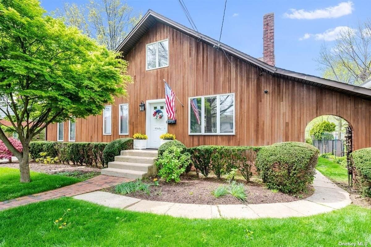 187 Carman Avenue - Photo 1