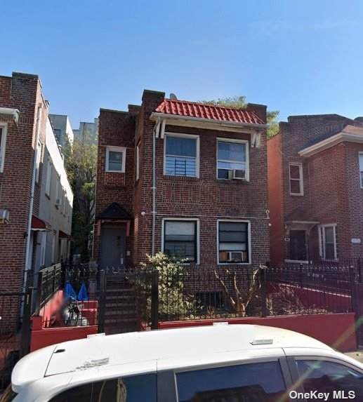 1878 Andrews Avenue S - Photo 1